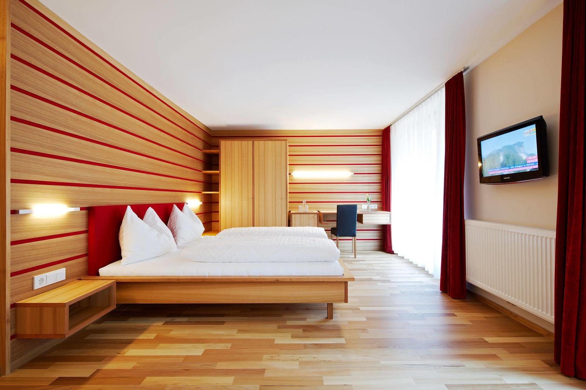 Hotel Kanisfluh Mellau Bagian luar foto